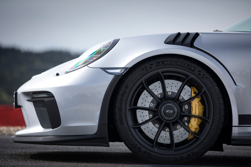 Illustration for article titled Put These Very Good 2019 Porsche 911 GT3 RS Photos In Your Life